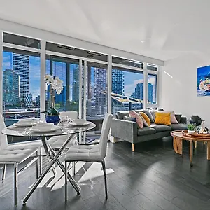 Stunning 1 Bed In Yaletown Panoramic Views Apartment
